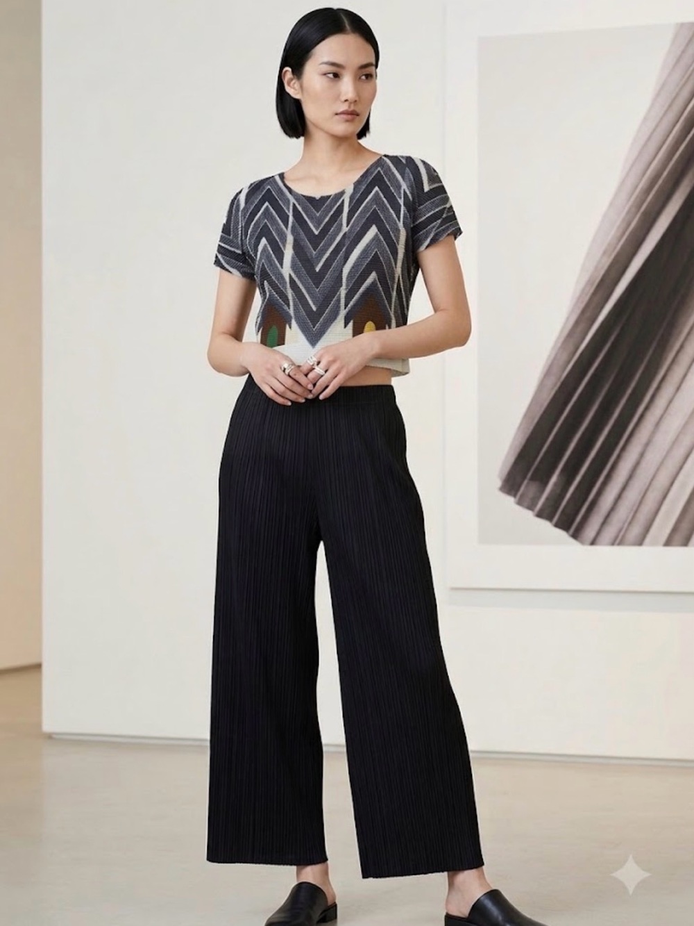 Issey Miyake ME Chevron House Graphic Cauliflower Pleated Top Short Sleeve